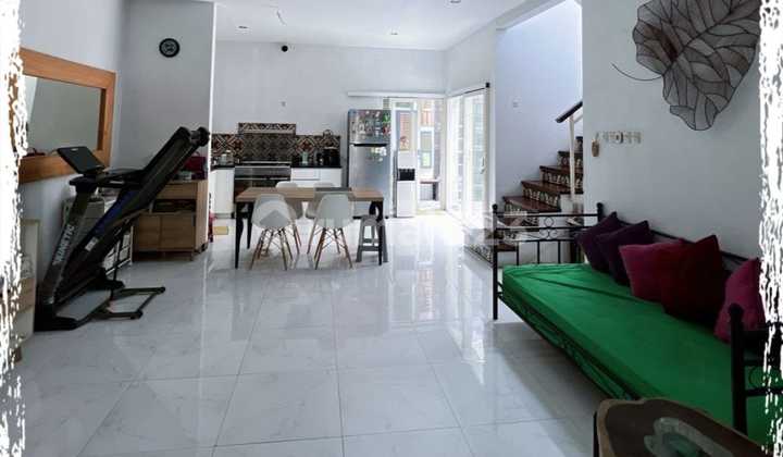 Dijual Rumah Bagus 2.5 Lantai Lokasi Babatan Mukti Wiyung 2