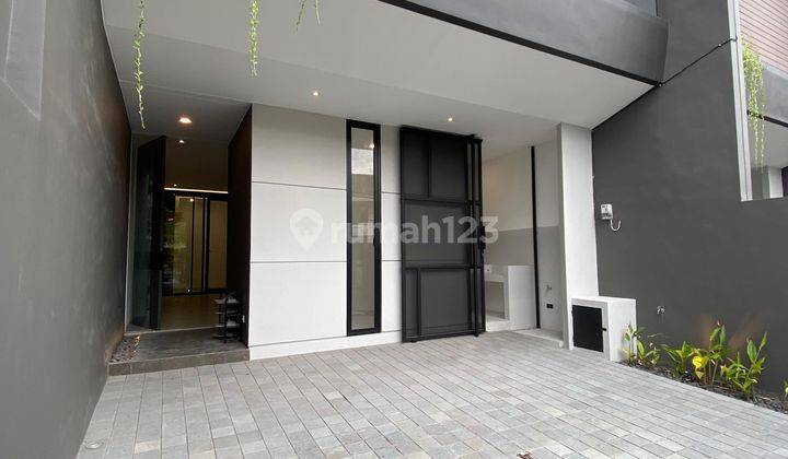 tampak depan dijual rumah baru 2 lantai