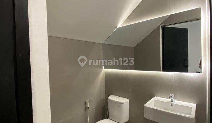 kamar mandi dijual rumah baru 2 lantai