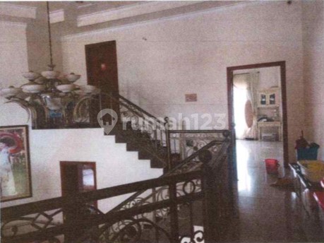 For Sale by Auction: House Location at Dian Istana Wiyung Surabaya 2