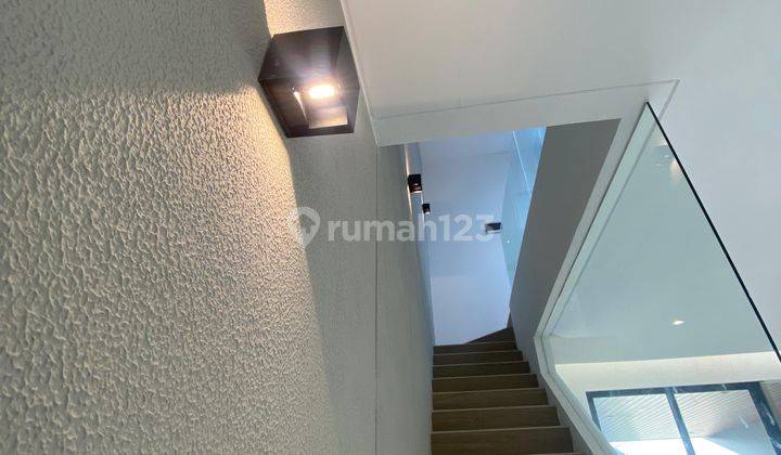 Dijual Rumah Baru 2 Lantai Lokasi Manyar Tirtoasri 2