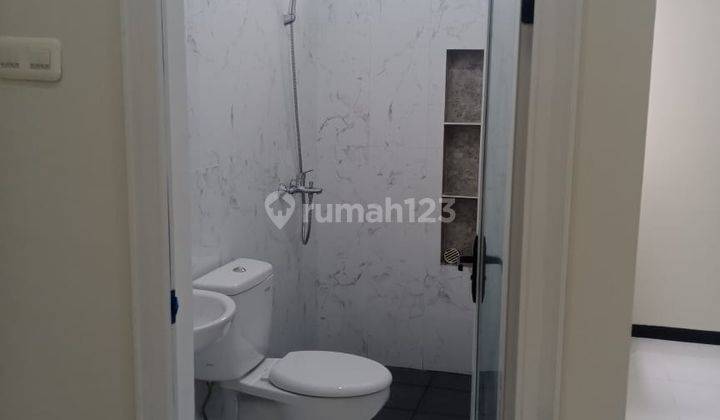 kamar mandi dijual rumah baru 2 lantai