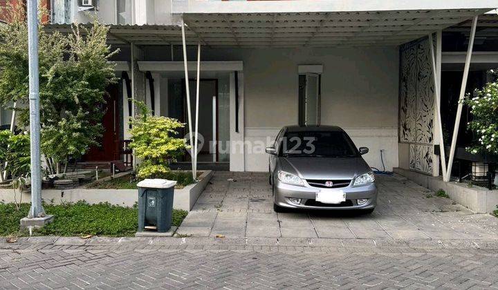 tampak depan dijual rumah 2 lantai lokasi