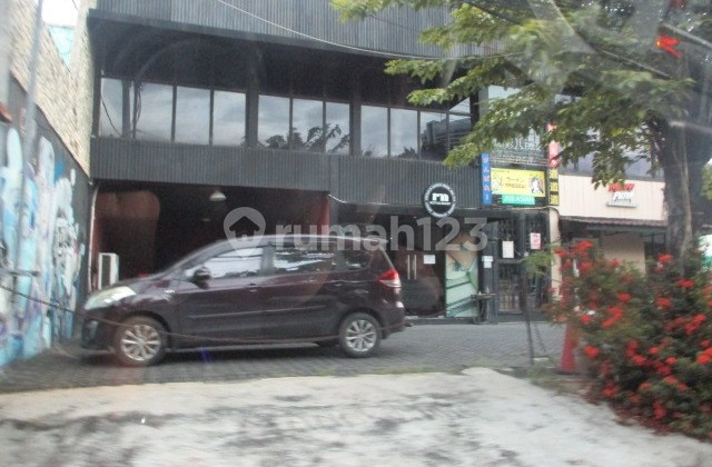 For Sale By Auction Land and Building on Arief Rahman Hakim Street, Klampisngasem Village, Sukolilo District, Surabaya.