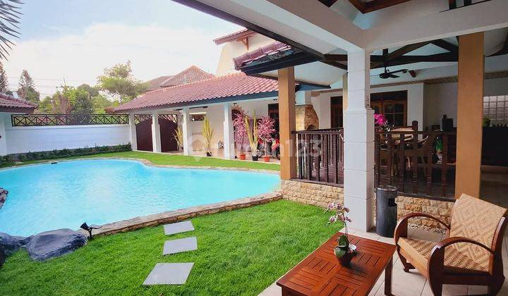 Disewakan Rumah Mewah 2 Lantai Lengkap Private Pool Dekat Pakuwon Mall 1