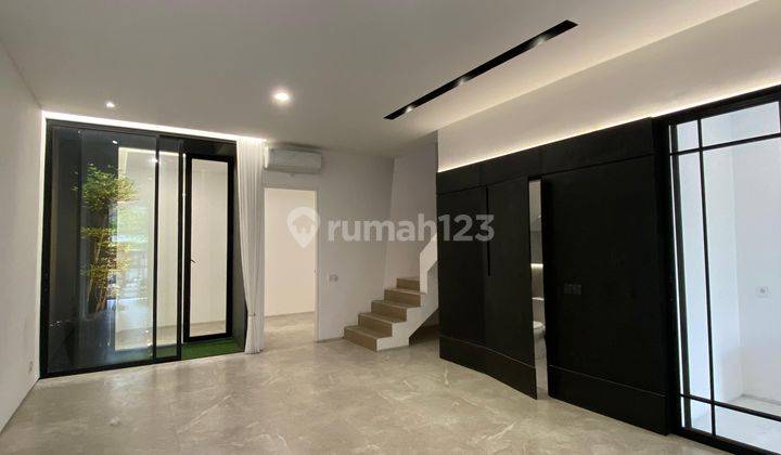 foto lainnya dijual rumah 2 lantai baru