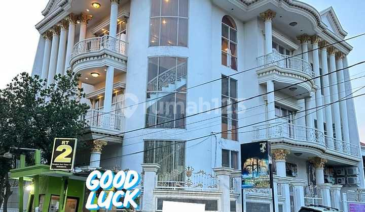 Dijual Rumah Mewah 3 Lantai Lokasi Rungkut Asri Surabaya 
