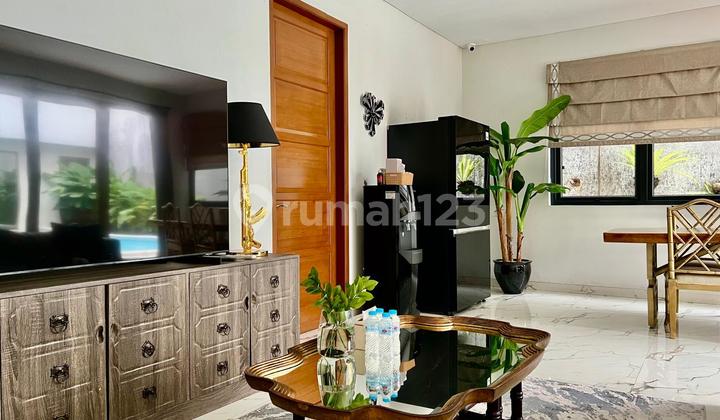 Luxury House, Pool Available in Bintaro Jaya Sector 3 Luxury House, Pool Available in Bintaro Jaya Sector 3