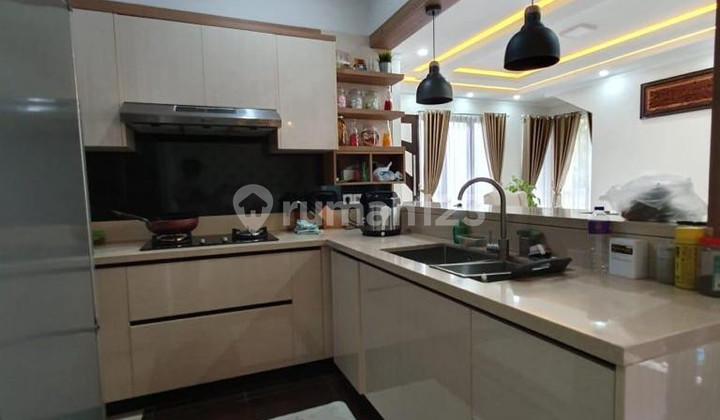 For Quick Sale: 2-story house, within a cluster in Bintaro Jaya 9.