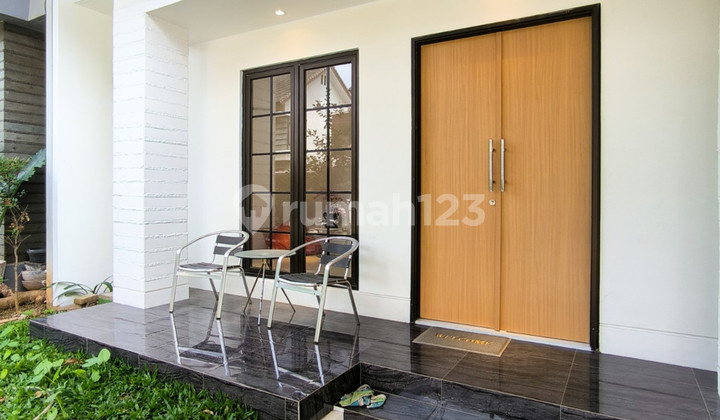 Two-story house, wide road in Bintaro Jaya 9. 2