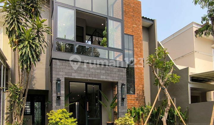 Modern Design House in the Versailles Cluster, BSD South Tangerang.
