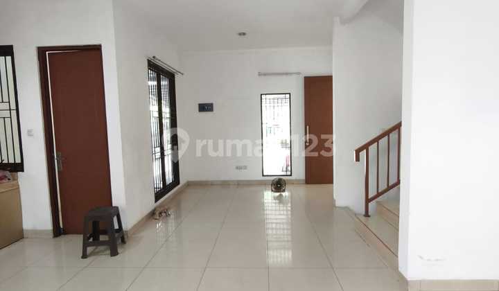 Nice, Comfortable House in Graha Raya