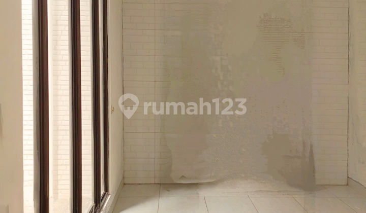 Rumah 2 Lantai,Dalam Cluster,Jalan Lebar di Graha Raya. 2