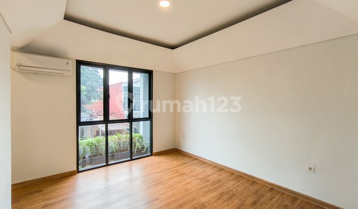 Nice house, spacious rooms in Graha Raya. Nice house, spacious rooms in Graha Raya.