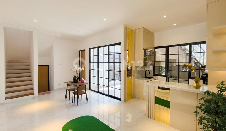 Rumah 2 Lantai,Jalan Lebar di Bintaro Jaya 9.