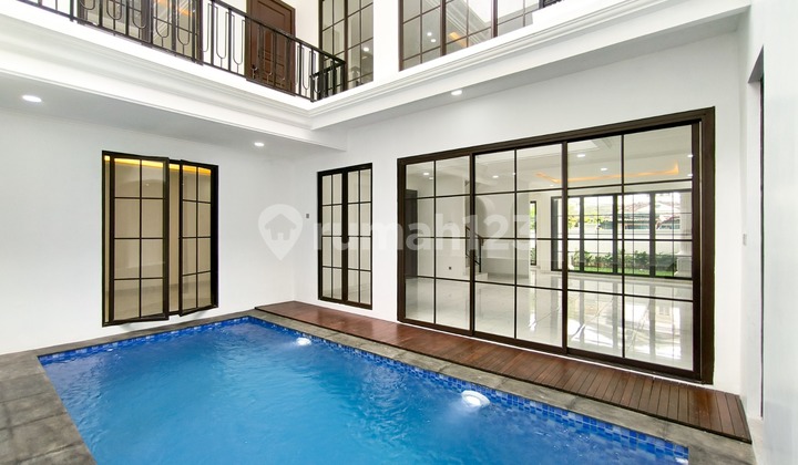 Beautiful house, wide road in Bintaro Jaya Sector 9. 2