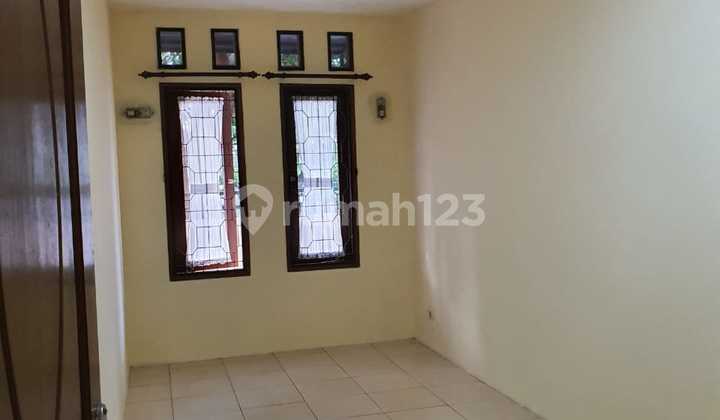Nice House, Comfortable, Great Location in Bintaro Jaya 9
