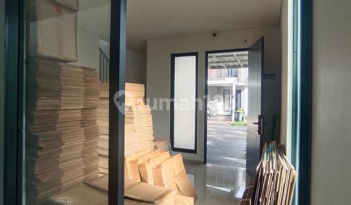 For Sale Quick Corner House, Comfortable in Graha Raya 2