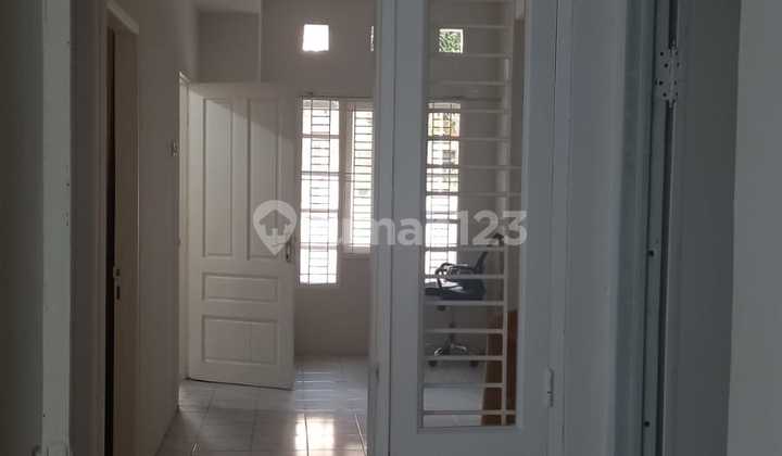 Beautiful House, 1 Floor, Safe and Clean in Graha Raya