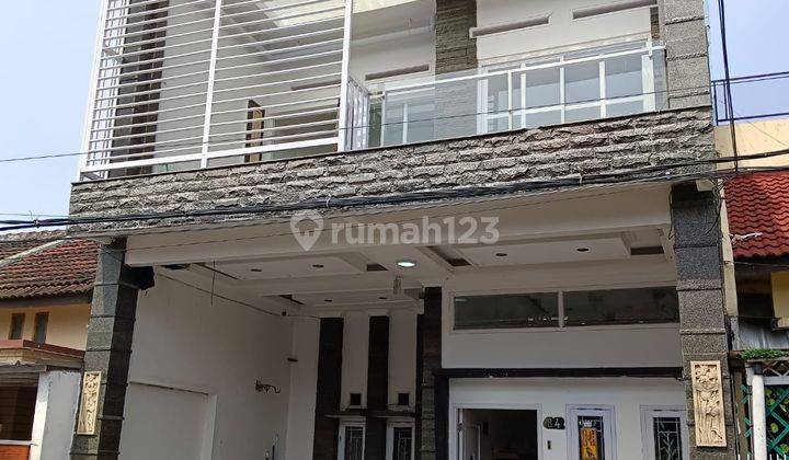 Rumah 3 Lantai Bagus Unfurnished SHM di Komplek Pesona Asri Estate, Jalan Cikoneng, Bojongsoang, Bandung 1