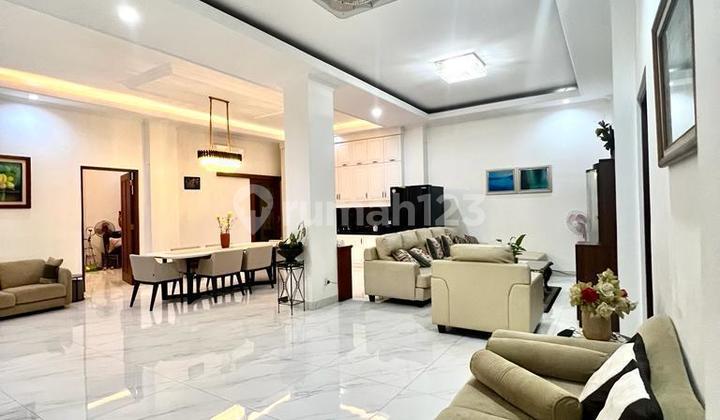 Rumah Mewah Lebak Bulus 10M - Free Furniture & Lokasi 1 Menit ke Mrt!" 2