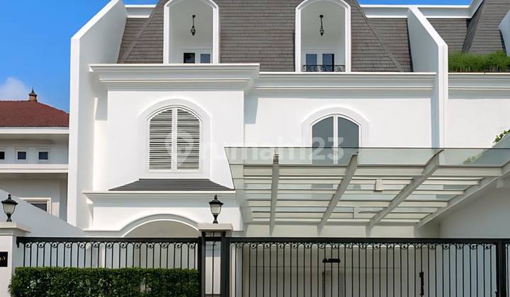 Rumah Mewah Design American Classic, Siap Huni di Kebayoran Baru
