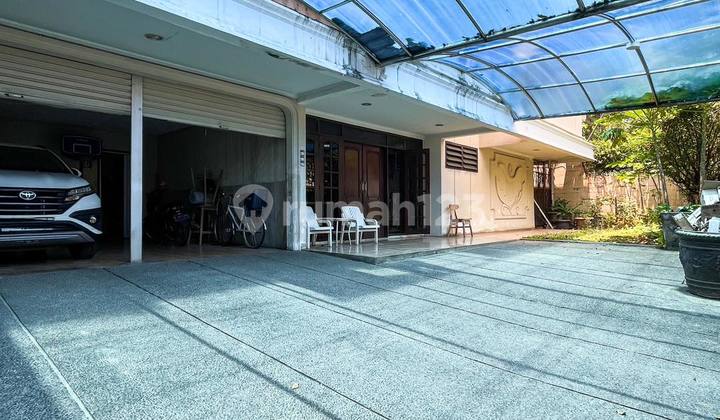 Rumah Lama, Bangunan Terawat, Lokasi Strategis di Permata Hijau 2