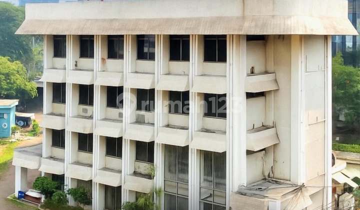 Gedung Lama 4 Lantai, Cocok Renovasi Atau Bangun Ulang, Strategis