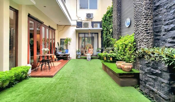 Dalam Townhouse, Unit Pojok, 2 Taman & Private Pool Di Duren Tiga