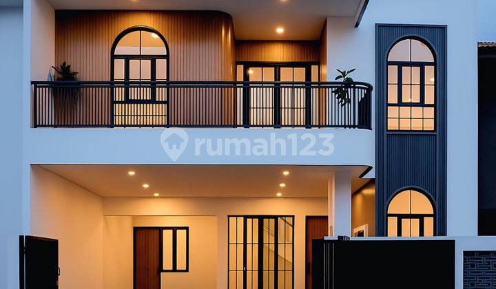 Bangunan Baru 2.5 Lantai Siap Huni, Dalam Komplek Besar.