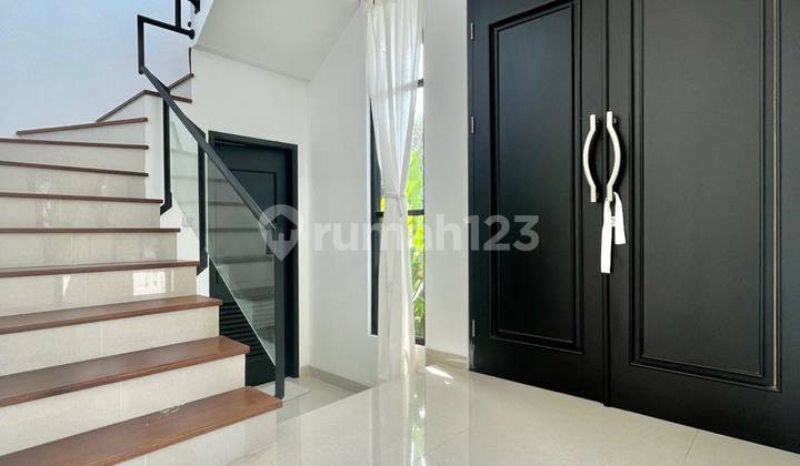 Bangunan Baru Sangat Terawat Dan Siap Huni, Dalam Townhouse Besar 2