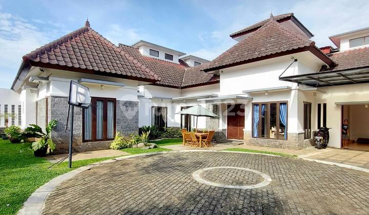 Rumah Cantik Bangunan Terawat 1 Lantai, Halaman Luas di Jagakarsa