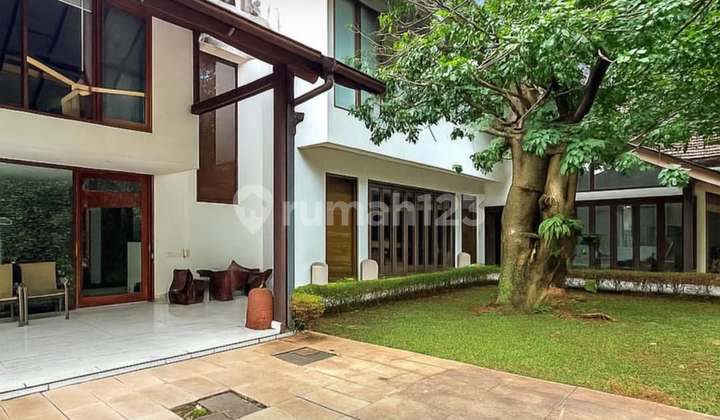 Tanah Luas, Terawat, 2 Lantai, Cocok Untuk Hunian / Investasi