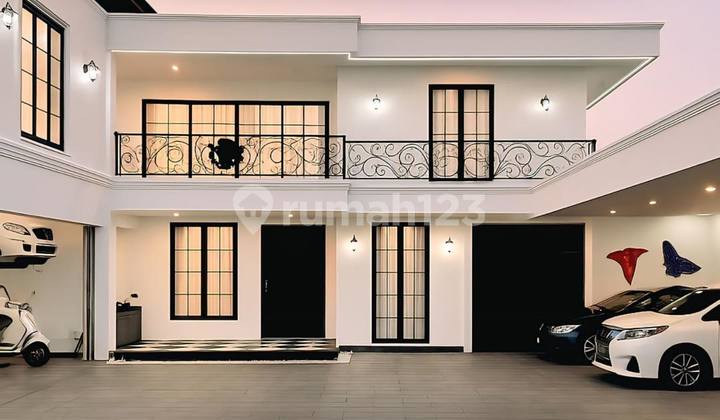 Rumah Mewah, Sangat Terawat Dan Siap Huni, Semi Furnished