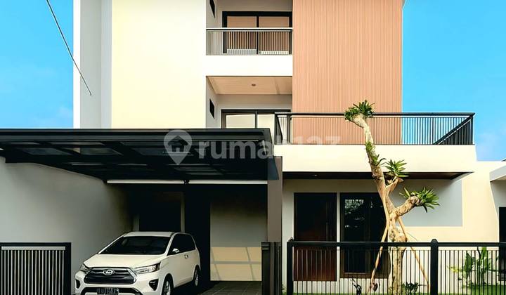 New 3-Storey House, In a Complex, Private Pool & Private Elevator