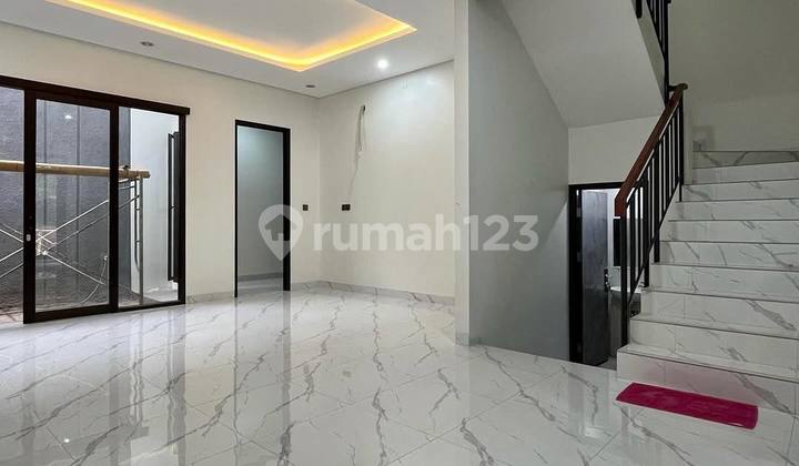 Dekat Tol Desari Dan Tol Simatupang, Bangunan 3 Lantai 2