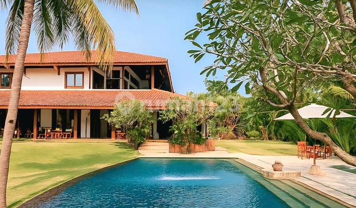 Balinese Resort House, Spacious Land, Has 2 Buildings in Pejaten