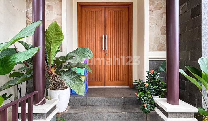 Rumah Desain Tropis, Bangunan Terawat Siap Huni, Lokasi Strategis 2