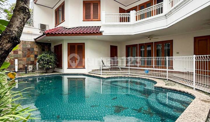 Rumah 2 Lantai Exclusive Area, Dekat Bukit Golf, Halaman Luas