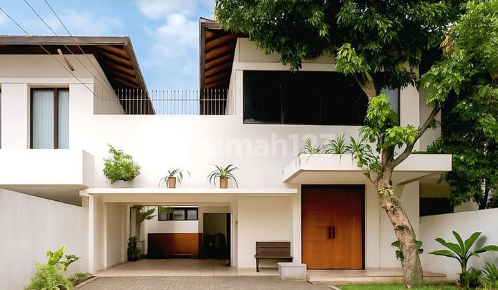Rumah Design Tropical, Bangunan 2 Lantai, Siap Huni Dan Terawat