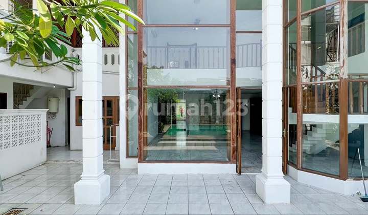 Well-Maintained 2-Storey Building, Front Garden & Swimming Pool in Cipete 2