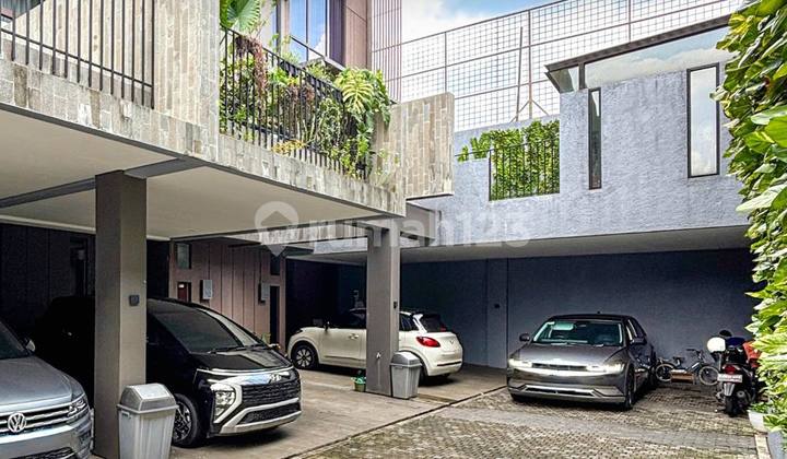 Rumah Design Modern, Dalam Townhouse, Ada Rooftop, Siap Huni