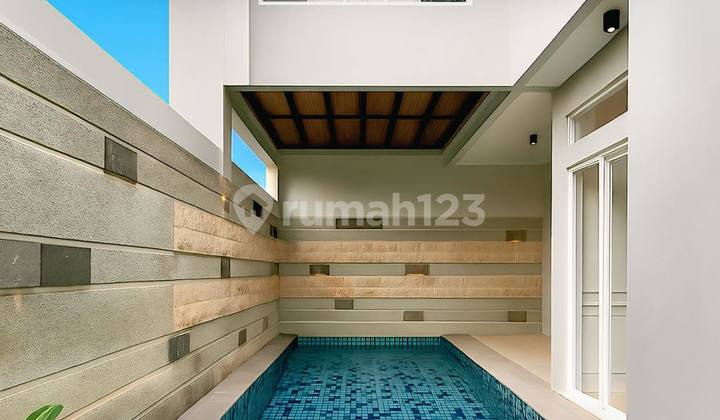 Rumah Strategis, Private Pool, Terawat & Siap Huni Di Kemang