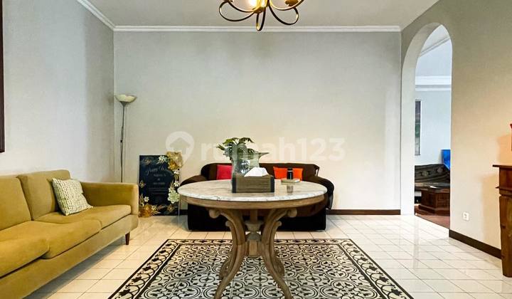 Well-Maintained 2-Story Building Ready to Occupy, Swimming Pool, Spacious Land 2