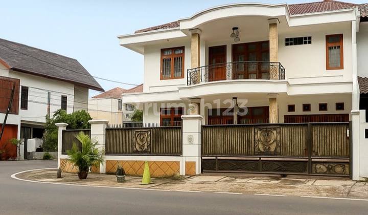 Rumah Terawat, Posisi Hook, Jalan Lebar Dekat Scbd.