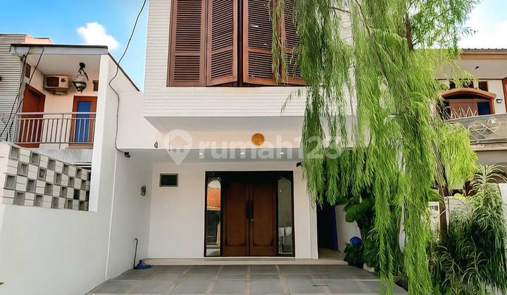 Rumah Baru Dan Siap Huni, Bangunan 3 Lantai di Cilandak