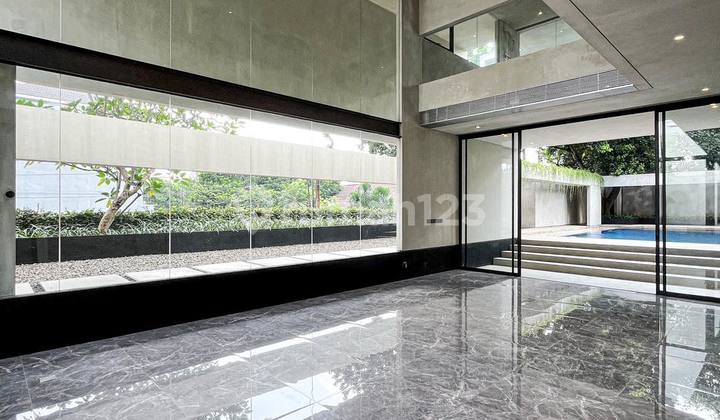 Hunian Eksklusif, Kontemporer, Swimming Pool & Taman Indoor 2