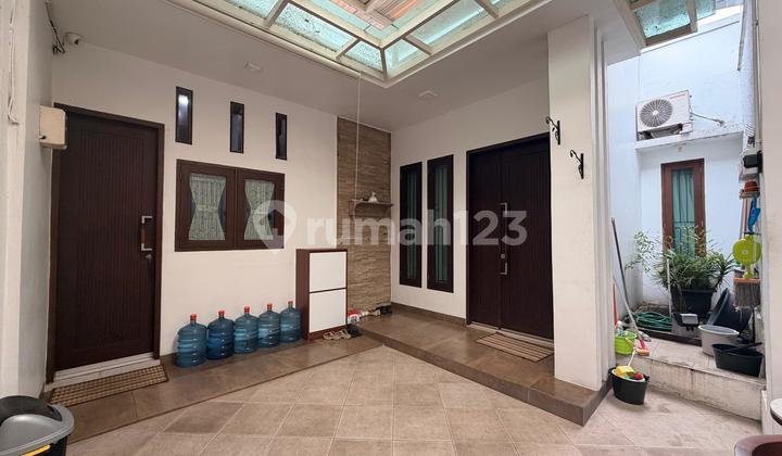 Rumah Luas Estetik + Ruang Usaha Full Furnished di Pinggir Jalan Kemang Raya Depok 2