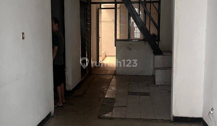 Rumah 1 Lantai Area Kota Dekat Jalan Besar Dan Tol Strategis  Rumah Butuh Renovasi Shm - Sertifikat Hak Milik Unfurnished 2