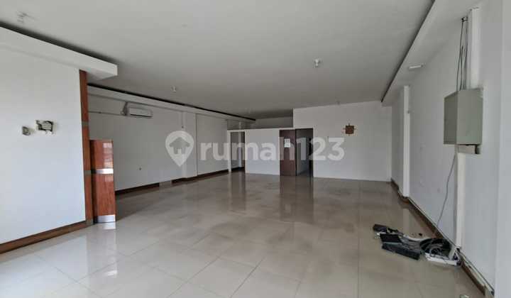 For Rent 3-Story Shop House in Pluit, Front of Karang Apartment Green Bay, Size 8x25, Elevator Available For Rent 3-Story Shop House in Pluit, Front of Karang Apartment Green Bay, Size 8x25, Elevator Available